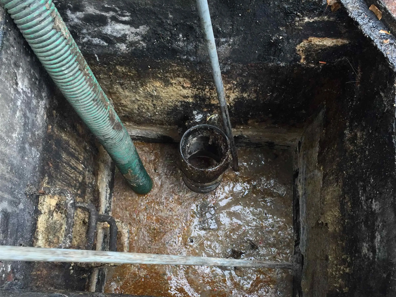 戴家巷隔油池清理